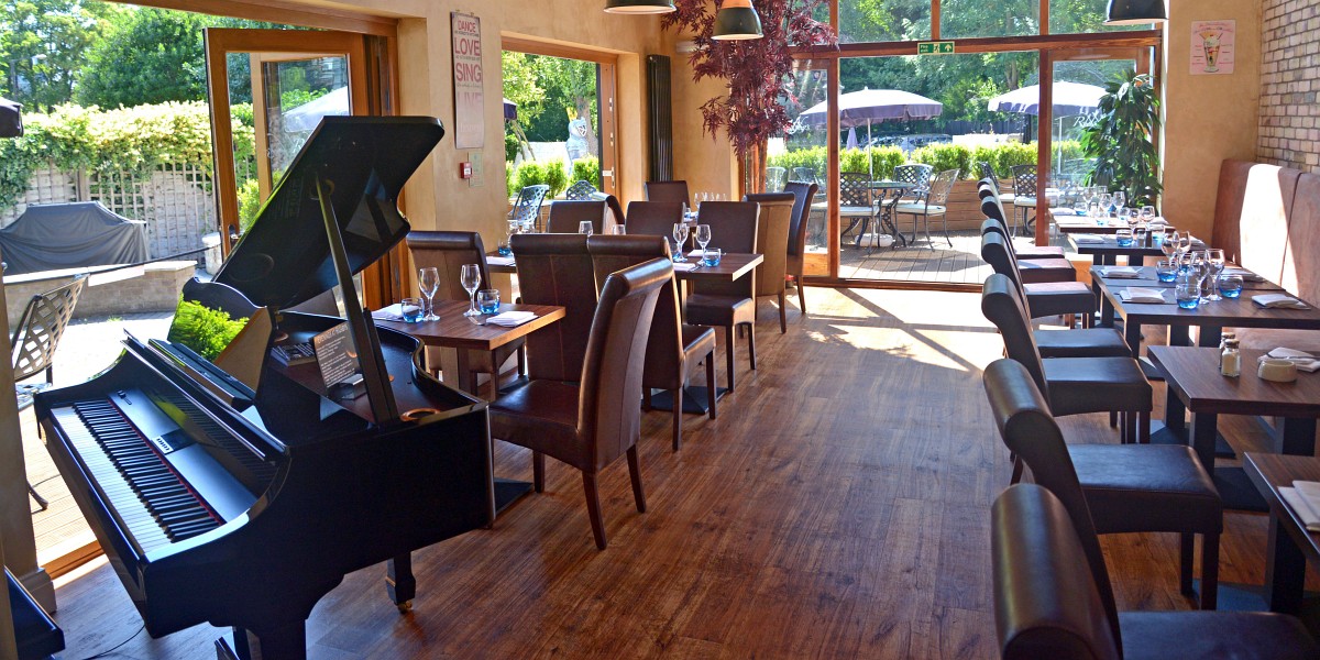 Rigsby's piano cafe interior